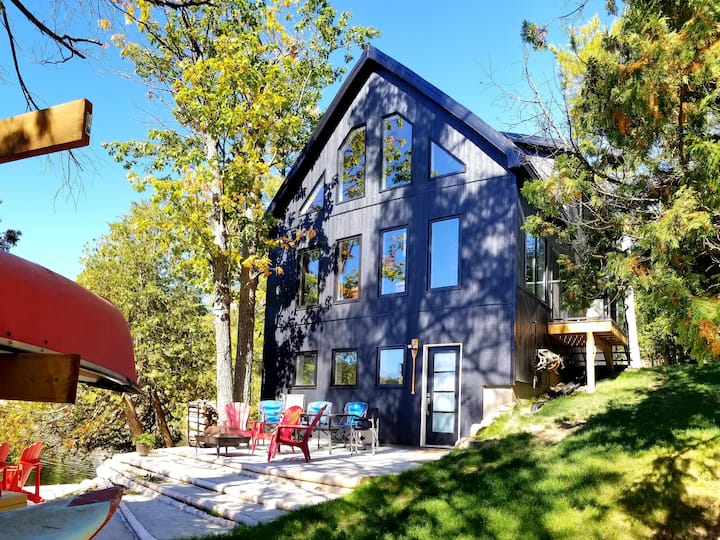 Amazing 5 Star Cottage w/ HotTub No Extra Fees Cottages for Rent in