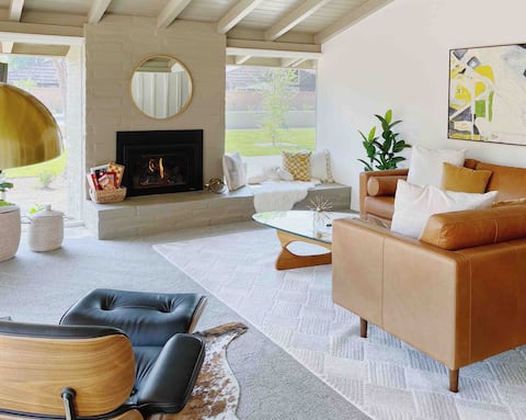 Mid-Century Modern Oasis W/Spa