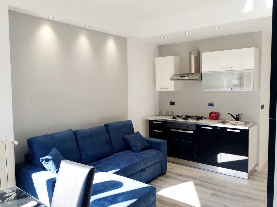 Sala-Cucina con divanoletto
