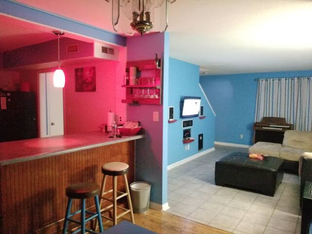 Queen size bed, smart TV, study/work table