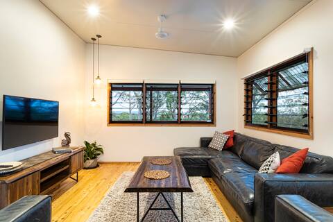 Successful Airbnb property: Little Mountain Retreat in Sunshine Coast Regional