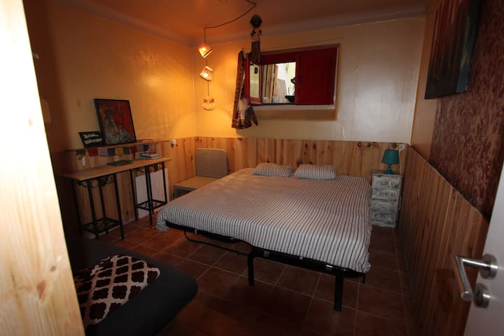 L2-ArTsY Garden CoUpLe ROOM! - LISBON City Center
