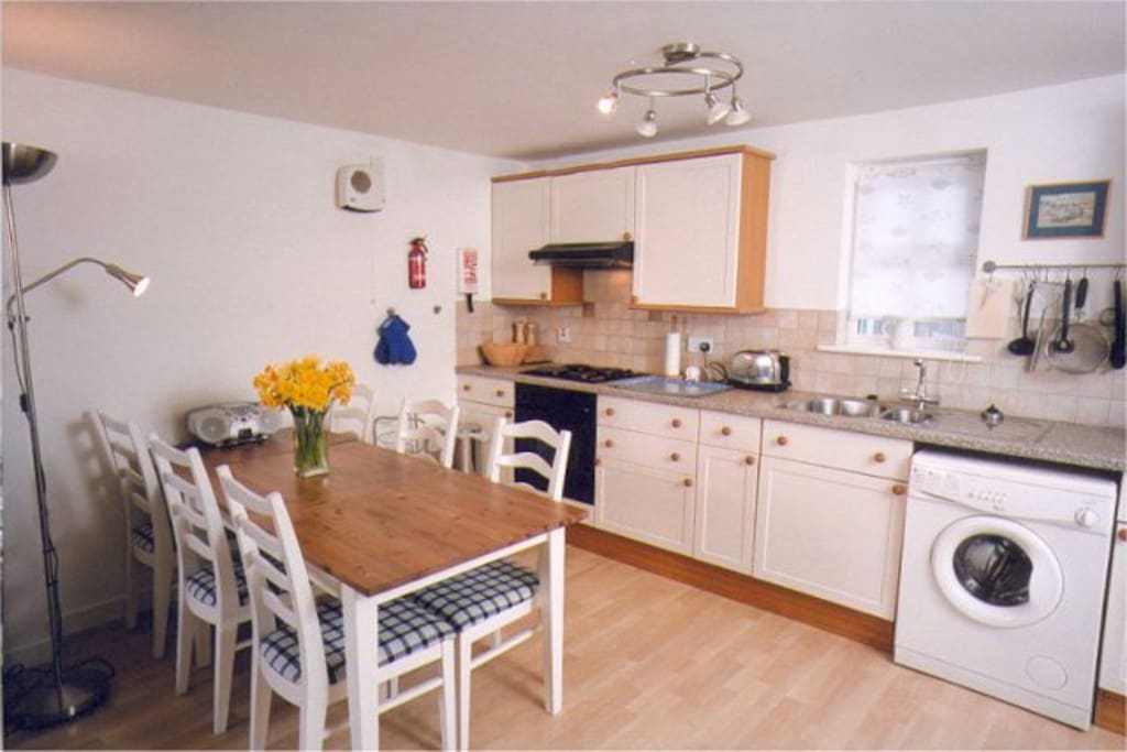 Kitchen dinning