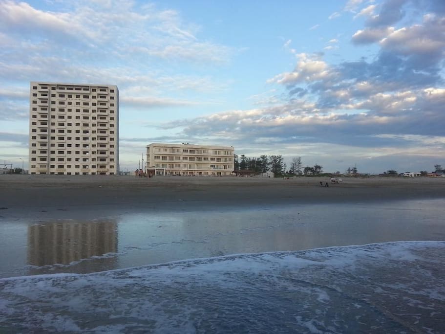 Tambien puedes conocer Visitando nuestro Perfil "Suites en Playa privada" Un paraíso a orillas del Mar. Reserva y programa tus días de descanso a 45 minutos de Guayaquil.