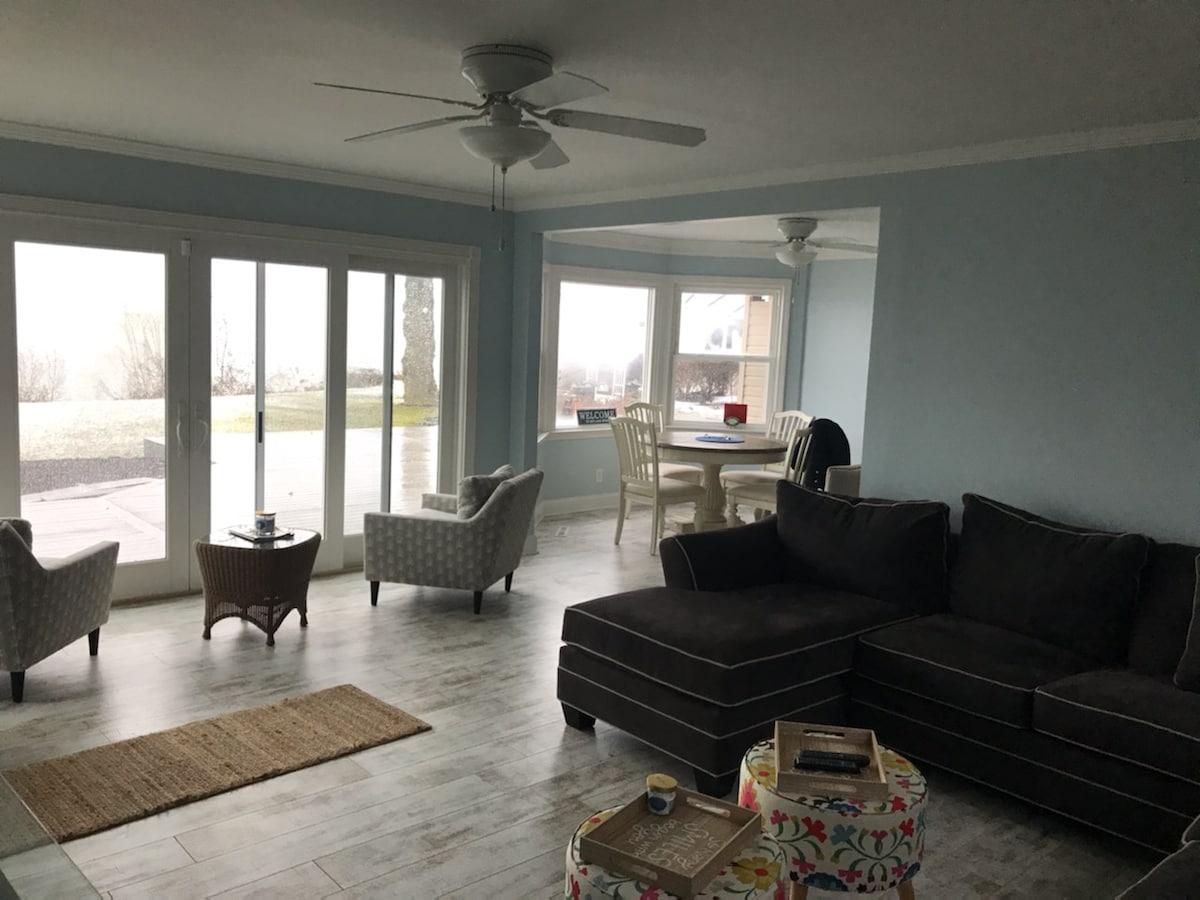 Enjoy a cup of coffee or a glass of wine with a great morning or evening view of Lake Ontario and catch a glimpse of the Toronto Skyline.  