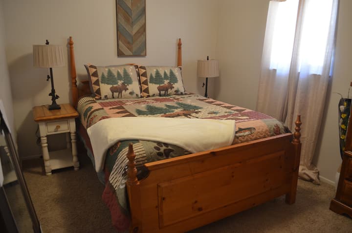 Chambre à l'étage sur le thème de la montagne.