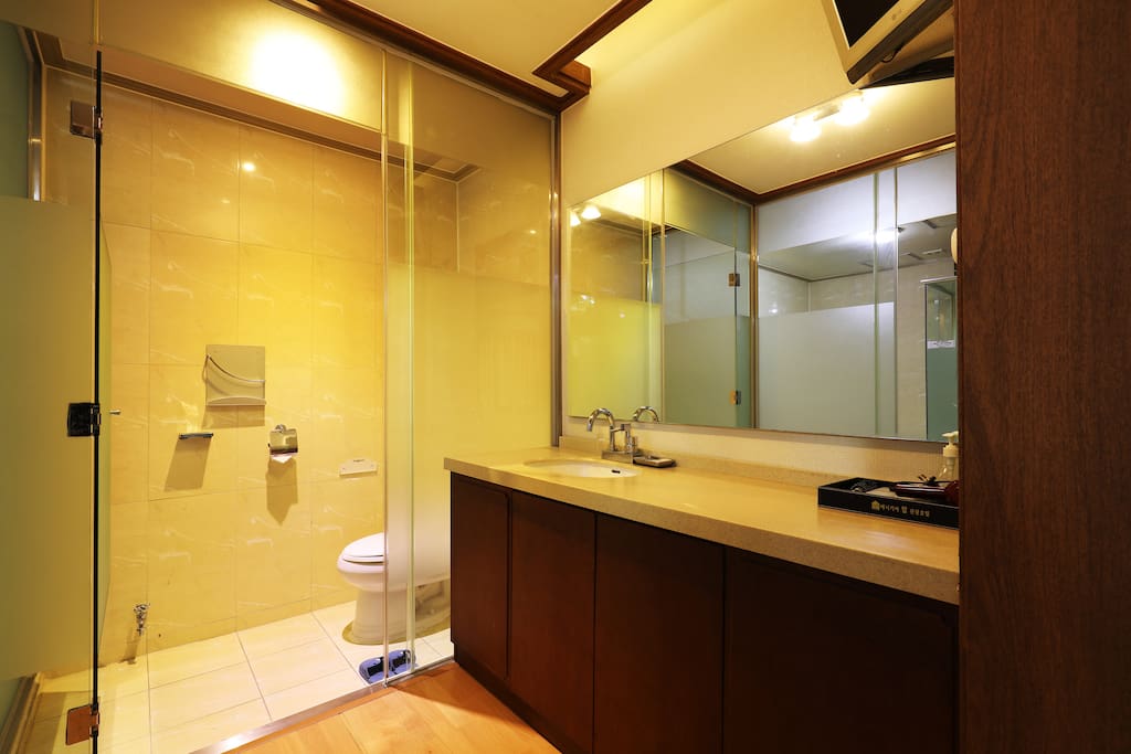 Grand Deluxe Room - washroom