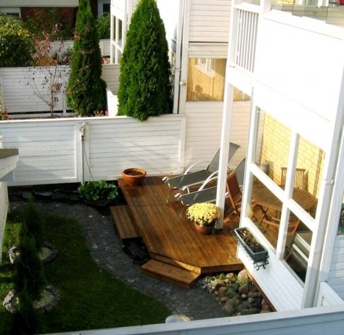 The back yard is for guest use.