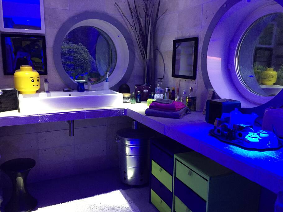 La salle de bain, vue de nuit
