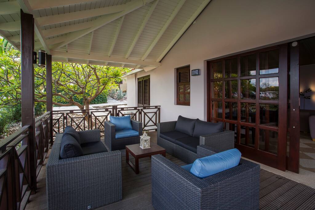 Veranda lounge
