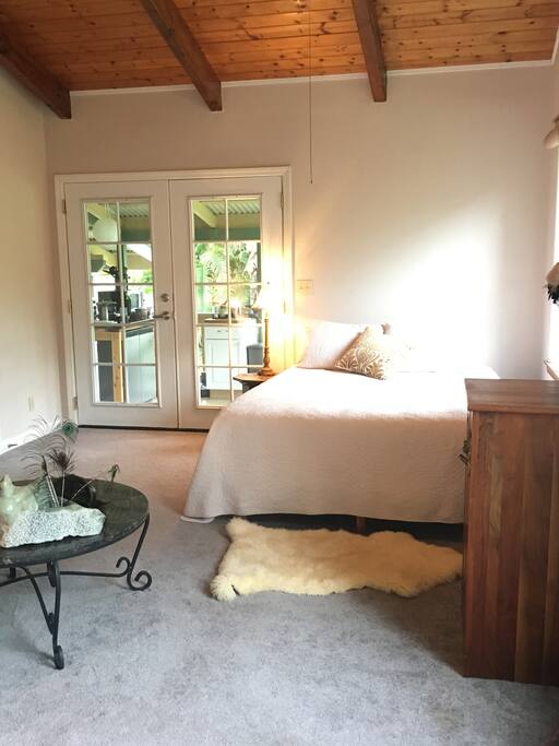 Queen Bed, Super Comfy