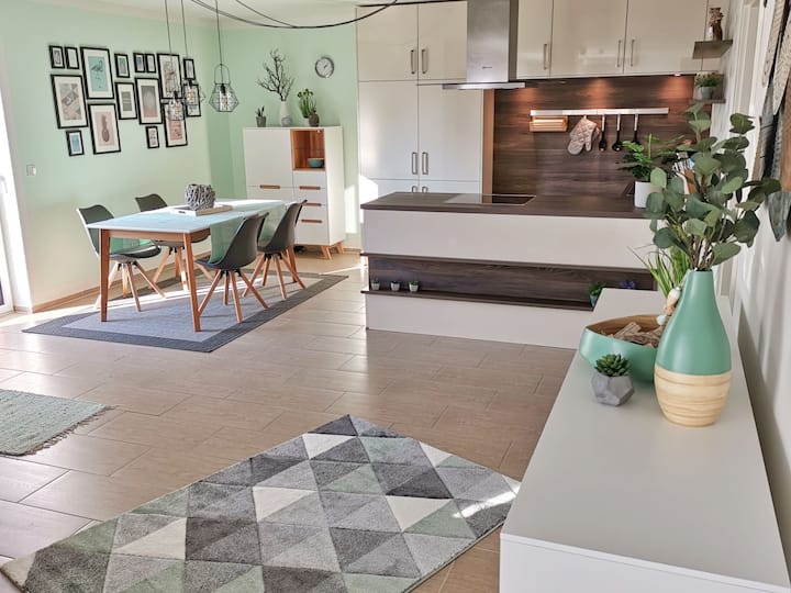 Schöne Moderne Ferienwohnung In Bad Camberg (80qm) - Bad Camberg