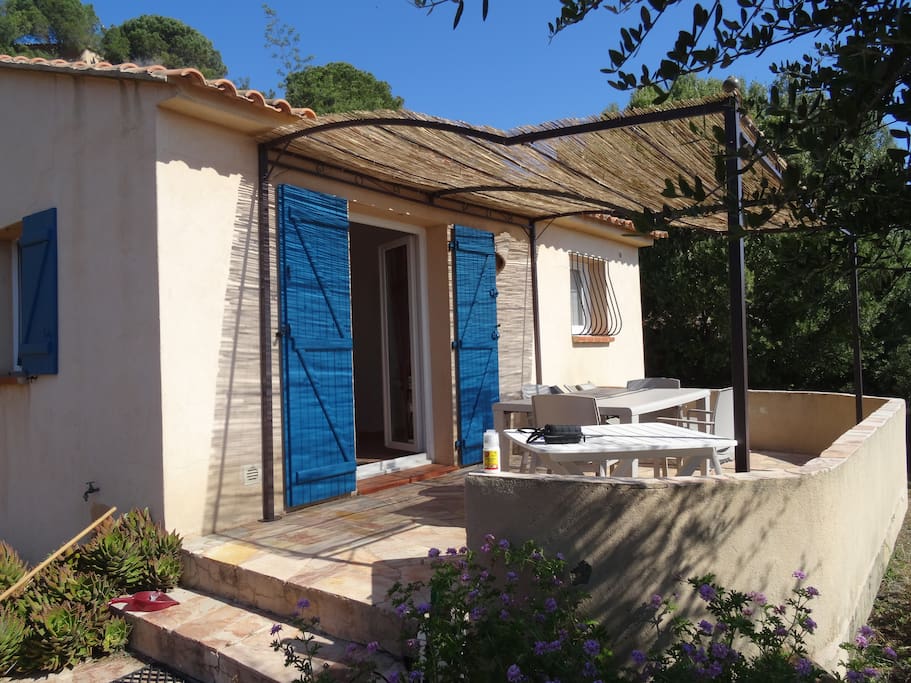 Vue terrasse et villa