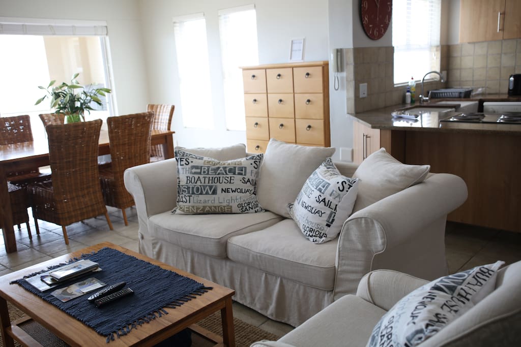 Lounge & Dining