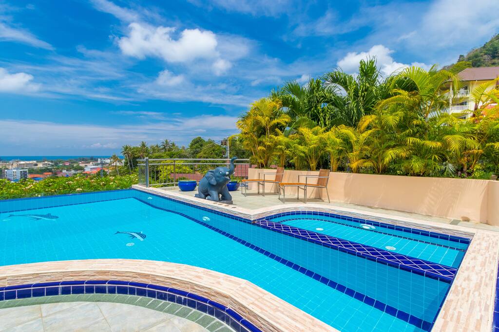 Fabulous private pool with great Ocean and Sunset views