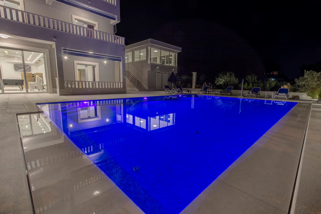 Swimming pool