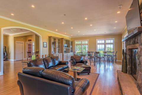 Chateau on 34 acres just minutes from Portland!