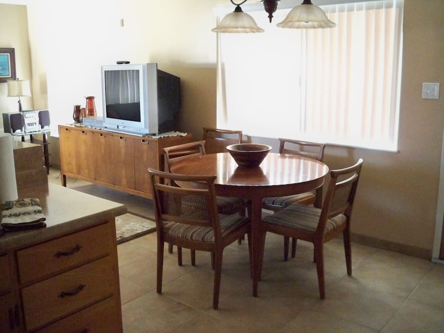 321 San Luis-Dining Area