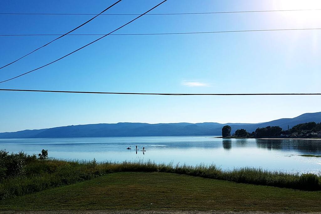 Paddleboard sur la baie.