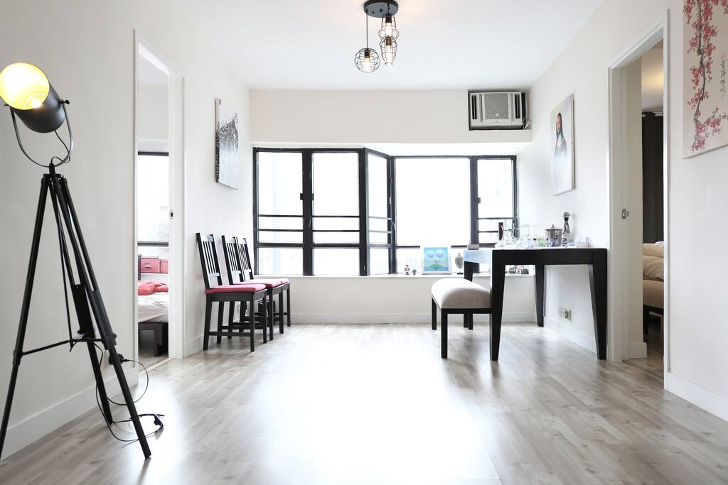 Main living room (opposite view)