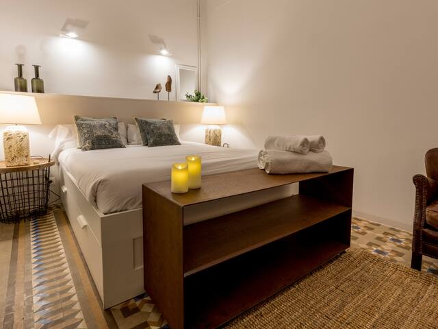 Modernist style apartment in the most central location gallery image 5