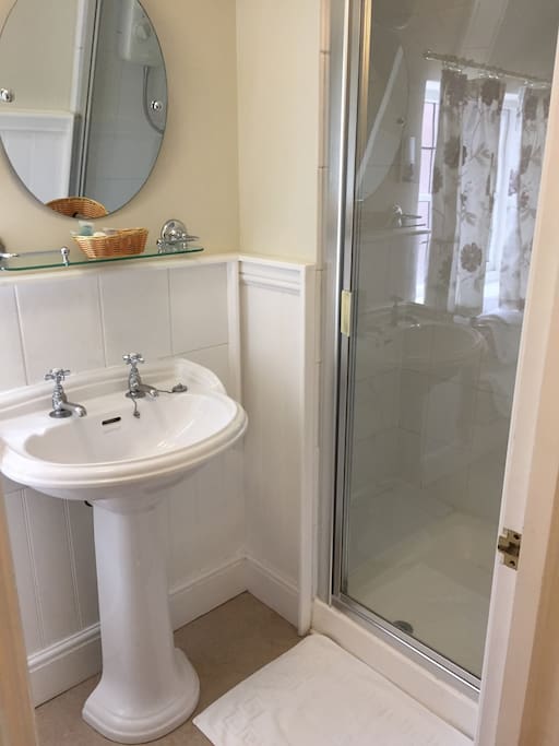 Room 2 Bathroom