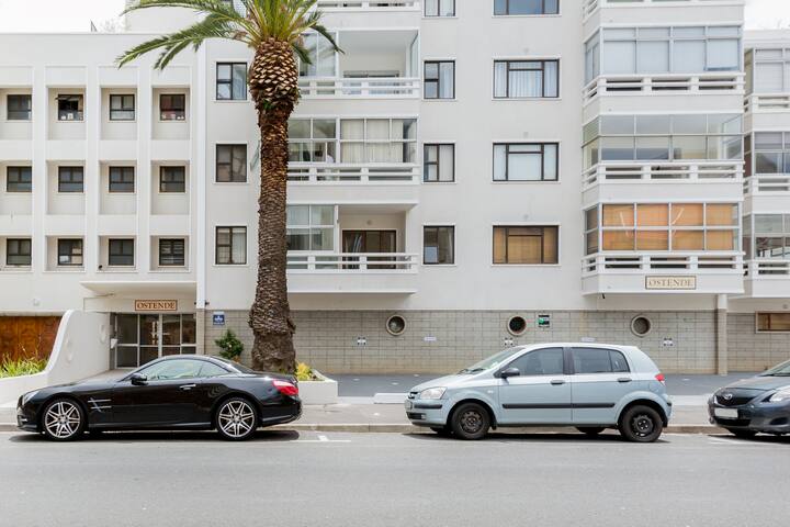 Sweeping Sea Views from a Promenade Balcony gallery image 5