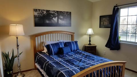 Lg Rm W/Queen Bed Near Park, DIA & DTC & Smartlock