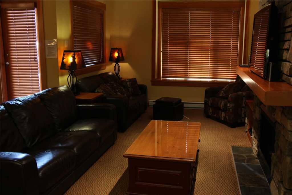 47-104 Living Room 2