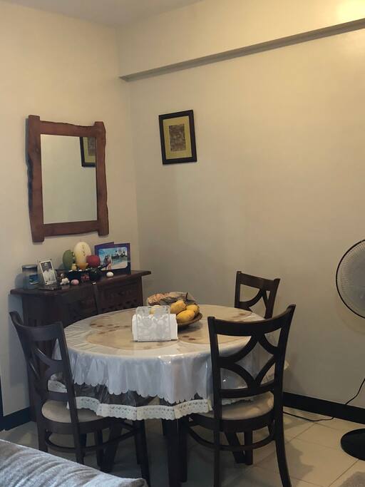 Dining room.