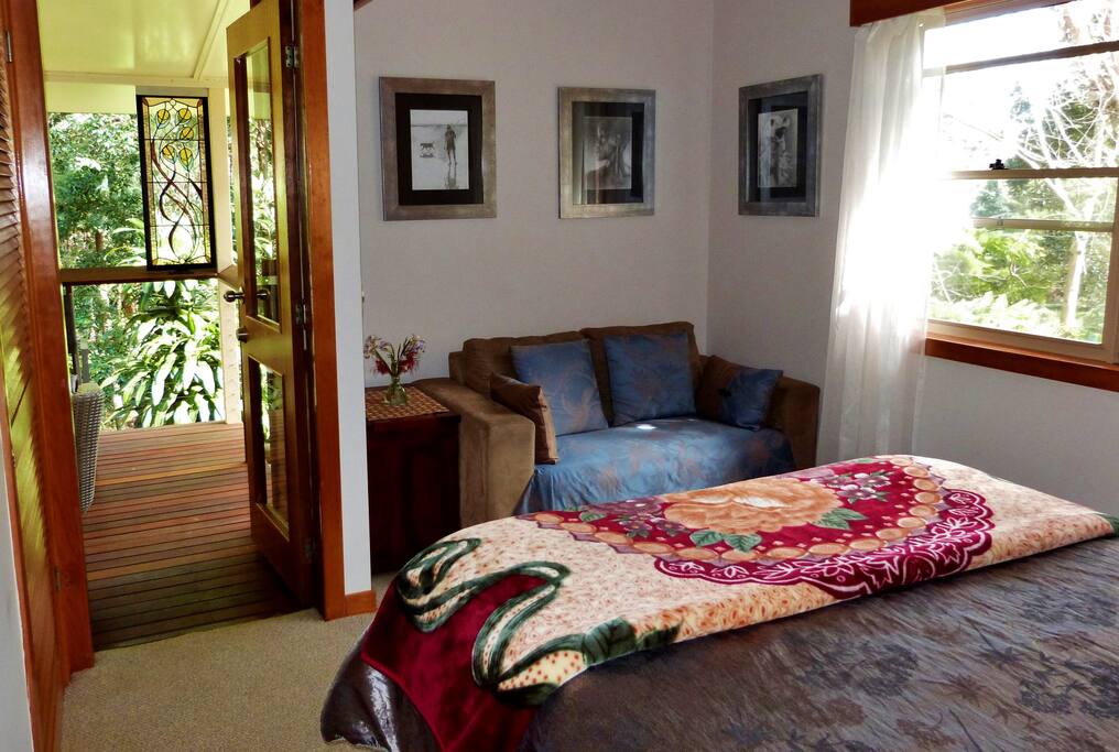 Bedroom 1 - Queen bed