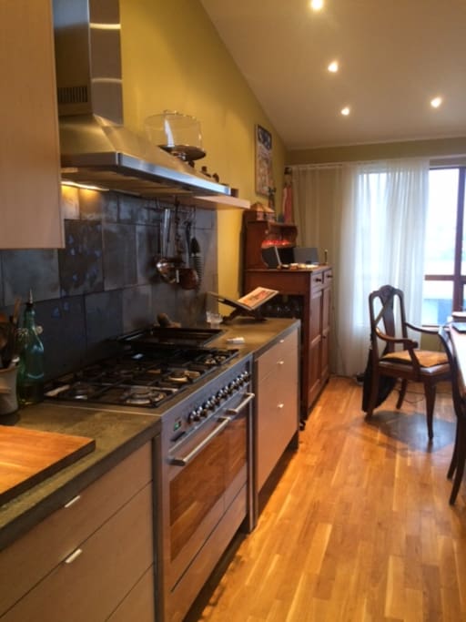 Kitchen & Dining
