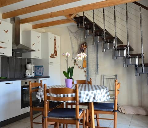 The sea is in the wood cottage /  the schooner
