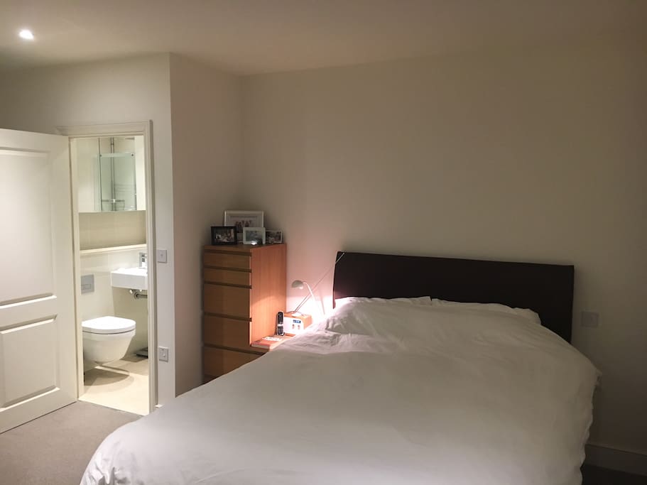 Bedroom showing en-suite entrance