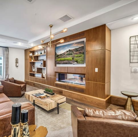 Majestic Abode w/ Free Parking