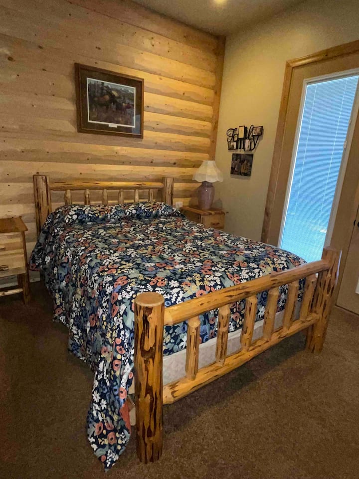 Cama de matrimonio en el sótano