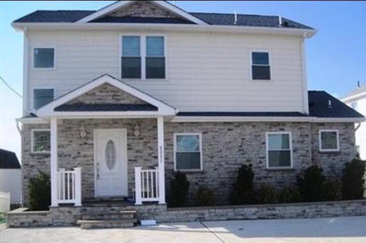 2 Clean Bayfront Rooms w/ dock option. Close to AC