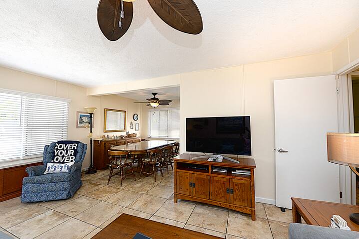 Spacious, Remodeled, Ground Level Duplex, Quiet gallery image 5