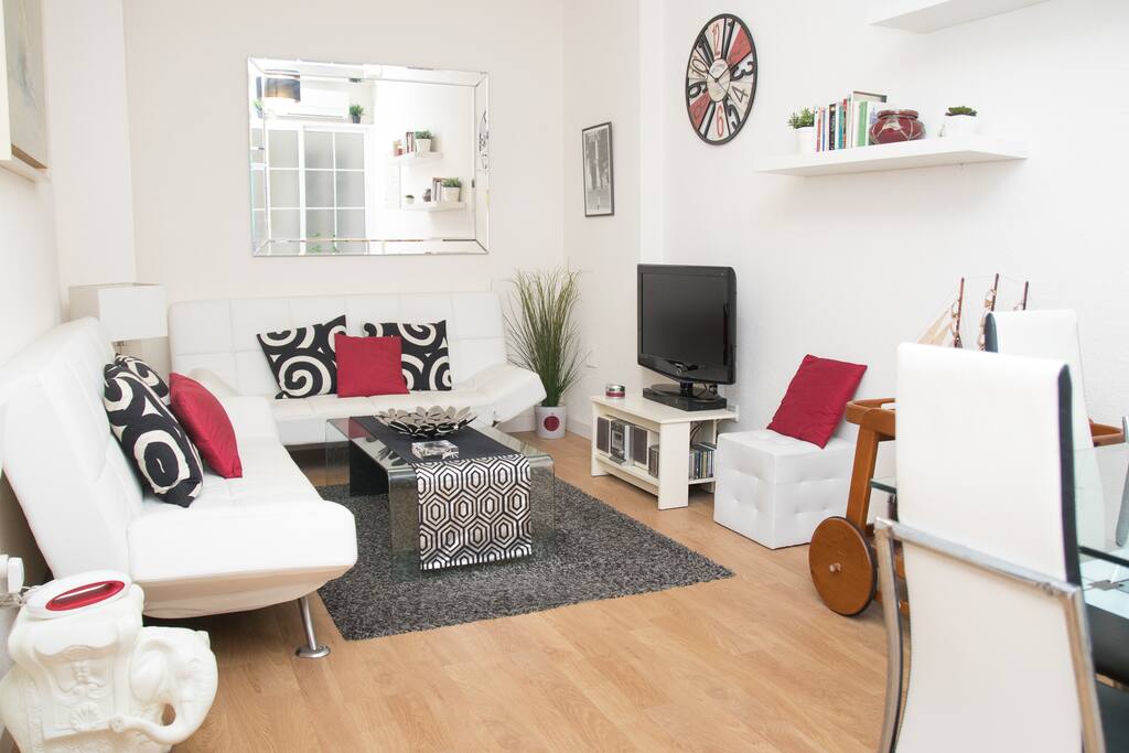 Living room / Dining table