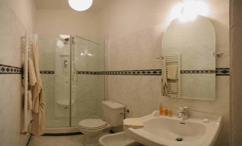 Palazzo Alfani Residence – Deluxe apartment gallery image 5