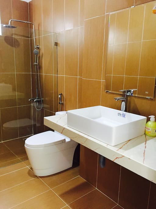 Một trong năm phòng tắm