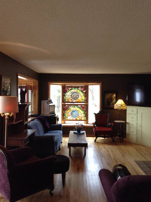 The spacious living room comfortable seats 10+ people.