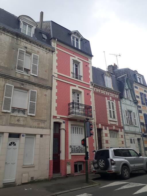 Façade avec terrasse