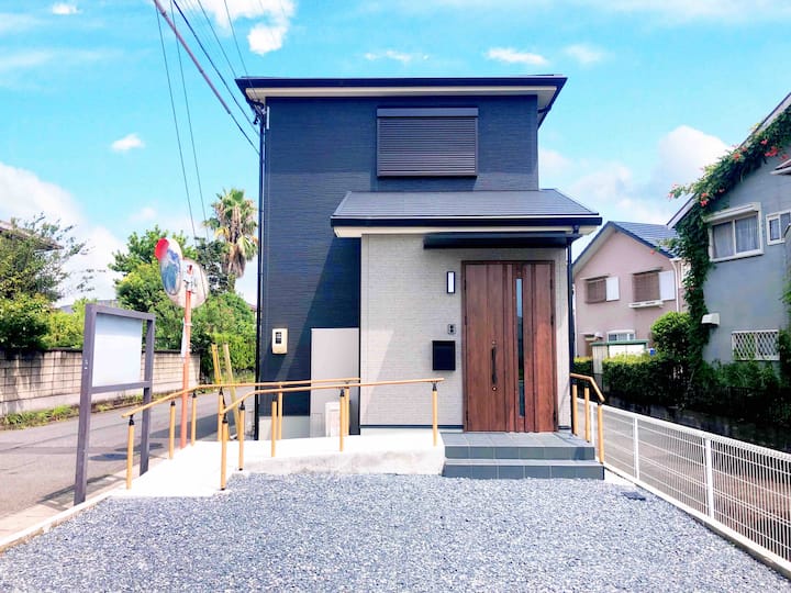 Newly built! Entire building for rent, relax in the flowing waters of the natural hot spring! 3…