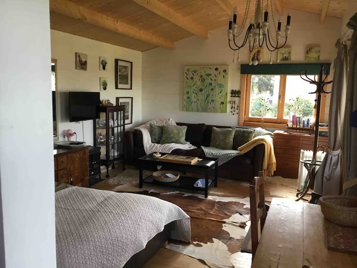 Wrens Acre Countryside Self-contained Garden Cabin - Stevenage