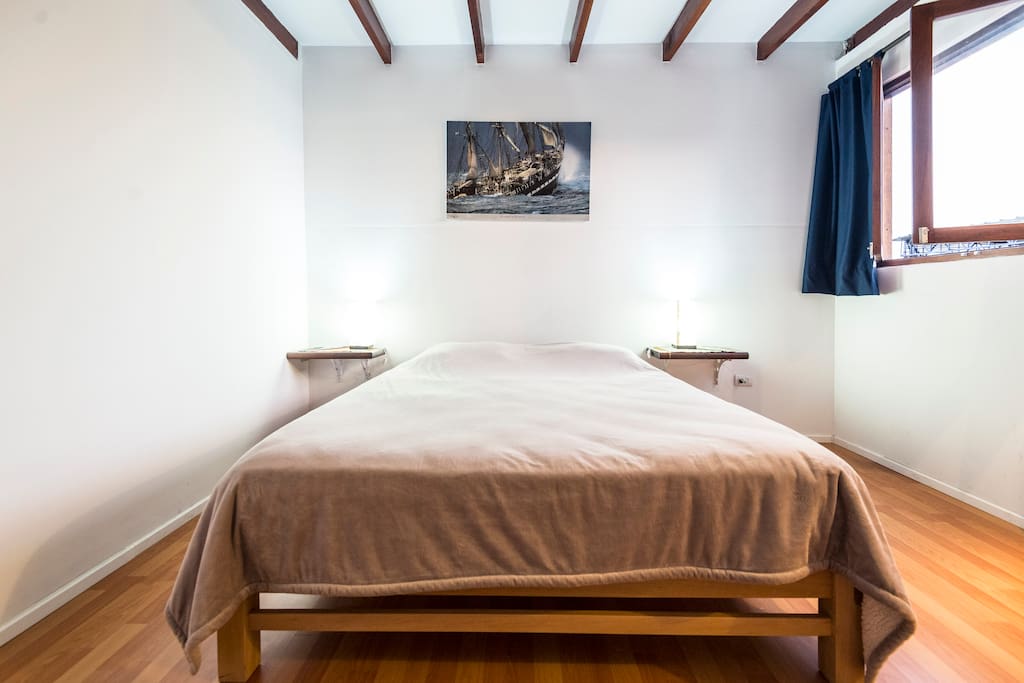 Cama queen / Queen size bed /Lit queen