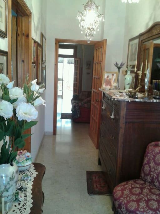 l'ingresso / the entrance