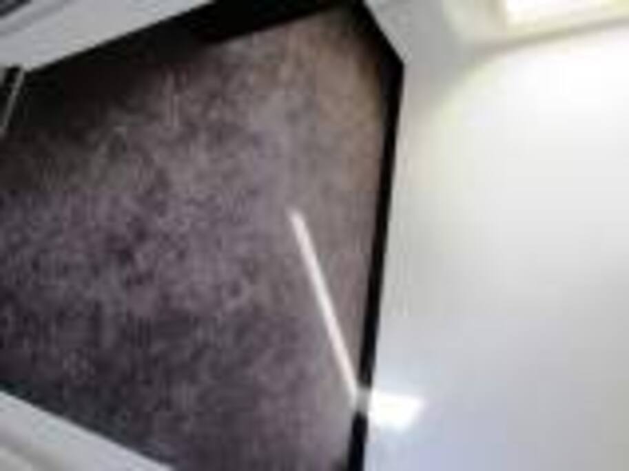 CHAMBRE AVEC LIT 2 PLACES ET ARMOIRES