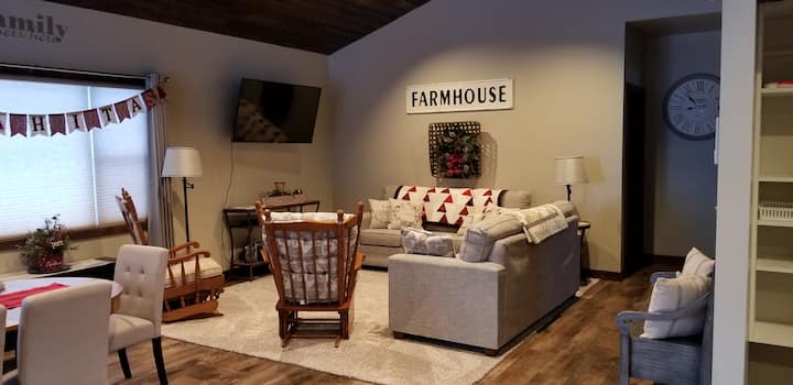 Enjoy Relaxing Iowa Farm Stay - Iowa