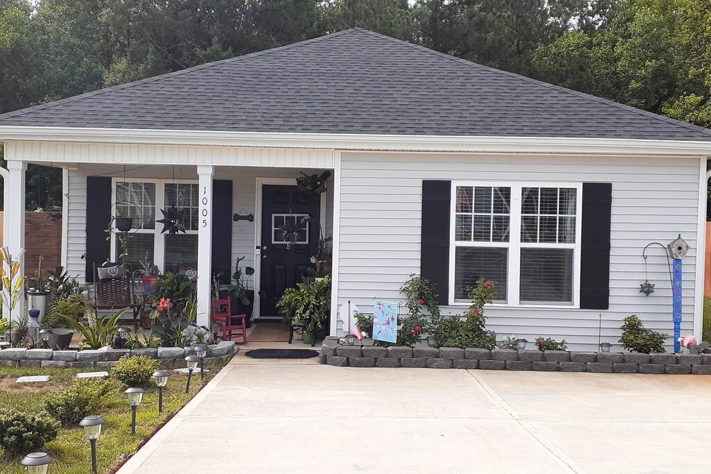 PRIVATE BEDROOM WITH PRIVATE ENTRANCE Houses for Rent in Raleigh